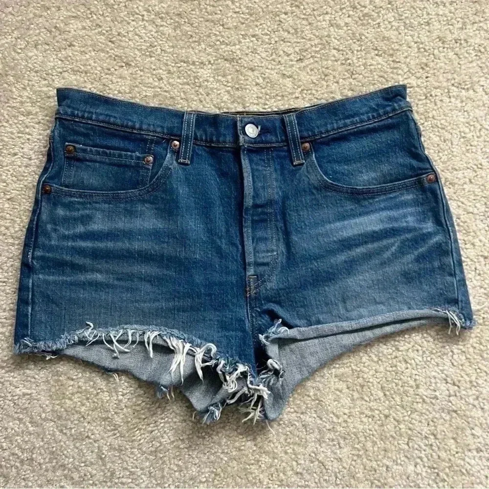 Levi Strauss & Co 501 Jean Button Fly Shorts 2” Cut Off Women  Sz 30 Denim Blue